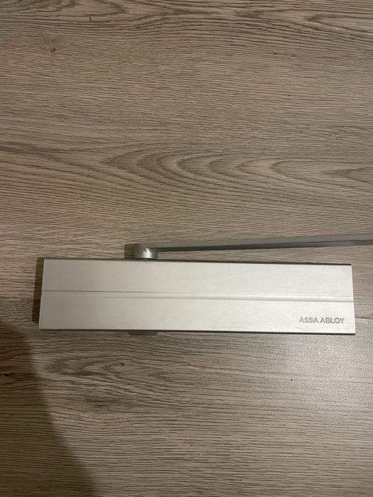 доводчик дверний ASSA ABLOY модель DC300