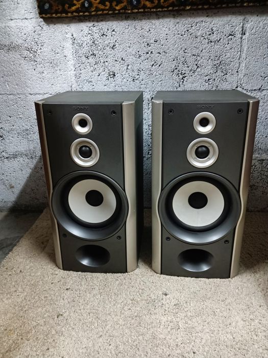 Par de colunas de som marca SONY , muito bom som, tudo a funcionar per