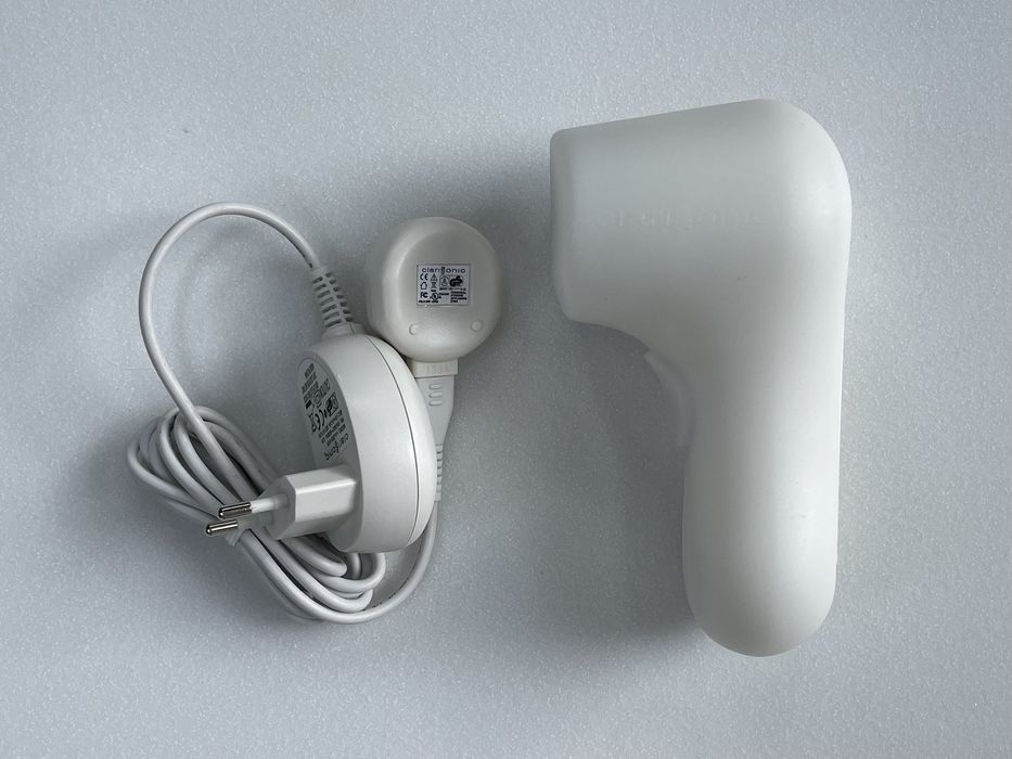 Щітка для очищення та масажу обличчя Clarisonic Mia 2 White