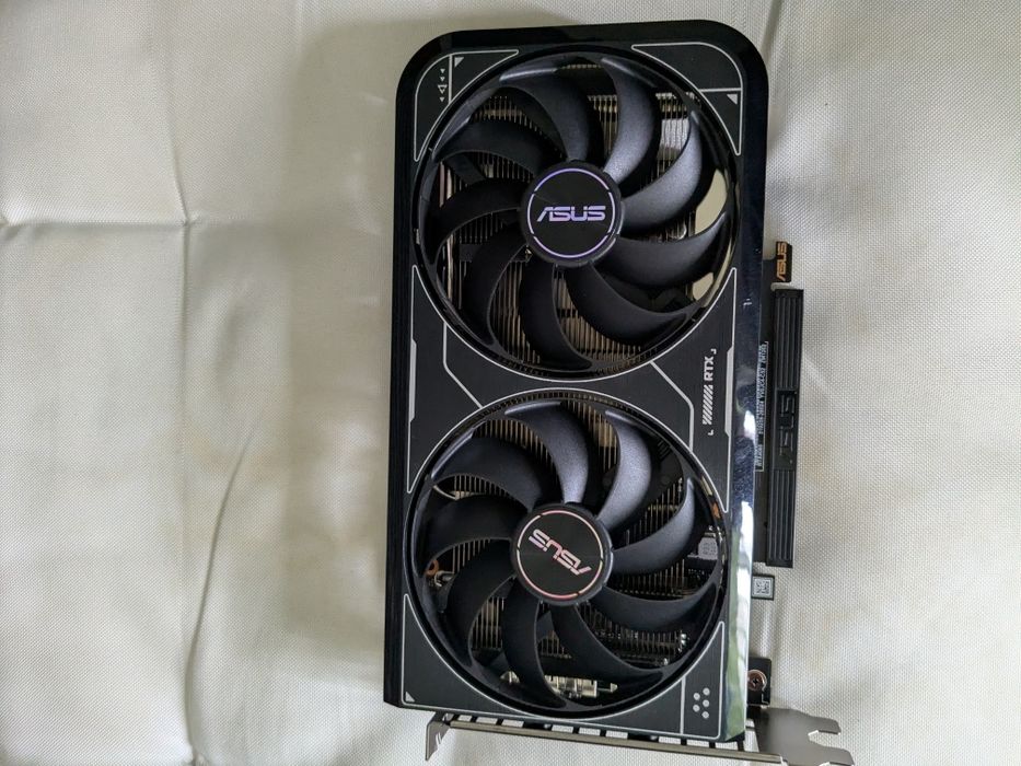 Placa gráfica Nvidia Asus dual RTX 4060 8Gb nova garantia 2029
