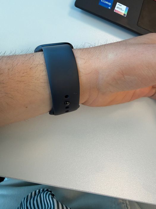Apple Watch SE GPS, Caixa em alumínio meia-noite de 44 mm com Bracelete desportiva meia-noite - M/L