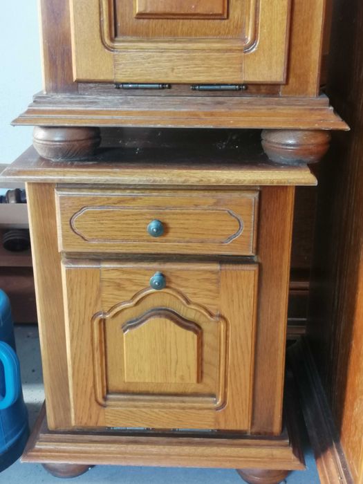 Vendo mobília de quarto, composta por cama, estrado e colchão