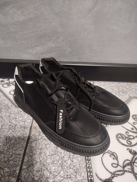 Чоловічі кросівки