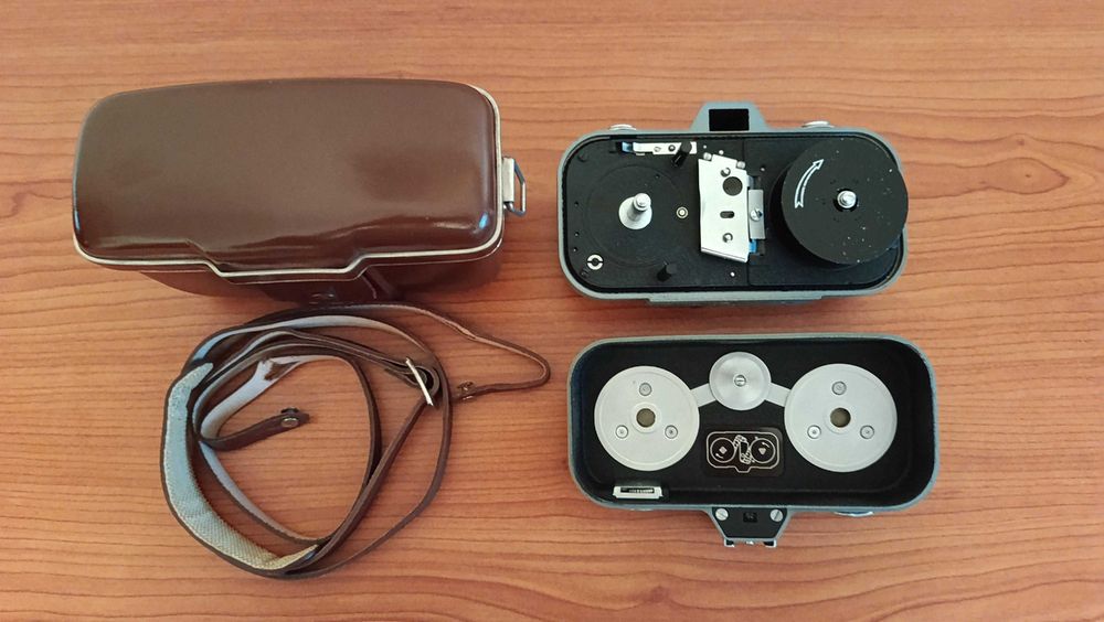 Câmara Zeiss Ikon Movikon 8 com estojo em couro. (Para colecionadores)