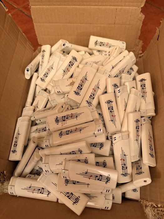 Lote de 800 isqueiros