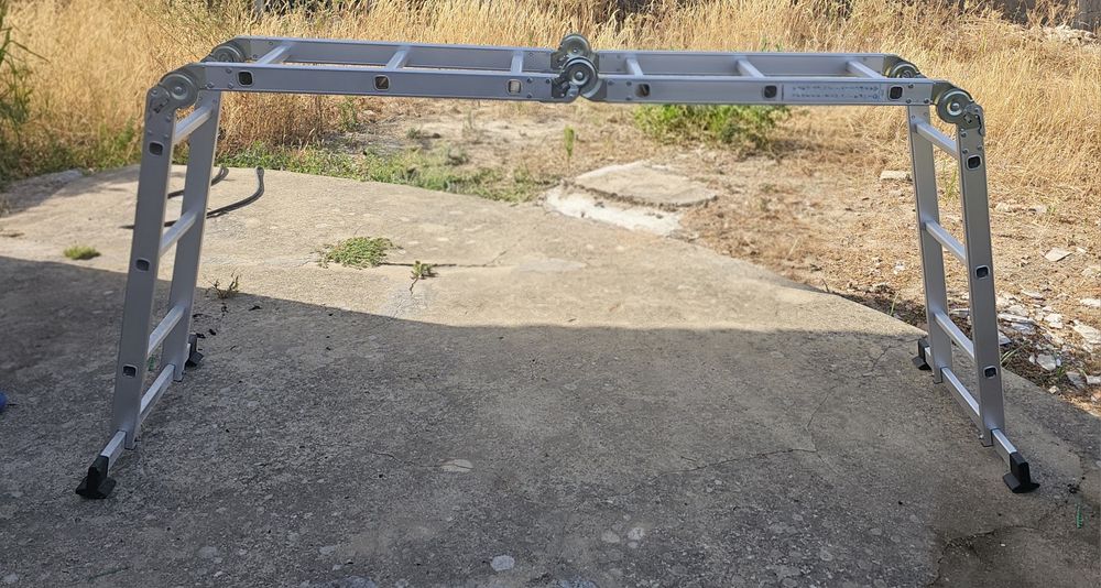 Escada articulada em alumínio