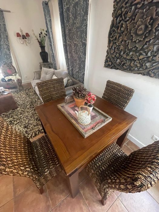 Mesa de jantar com 4 cadeiras