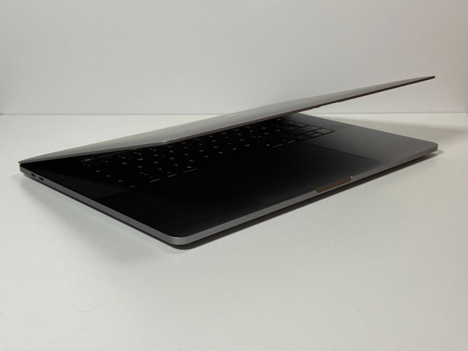 Apple MacBook Pro 15 2018 TouchBar - i7 16GB / 256GB - 84% Kondycji Baterii - Gwarancja - Stan BDB -