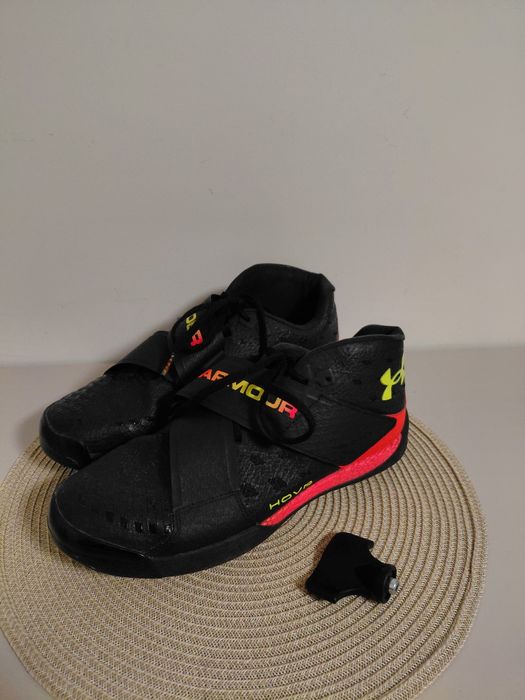 Продам шипівки Under Armour