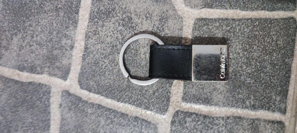 Porta-chaves Calvin Klein em pele antigo