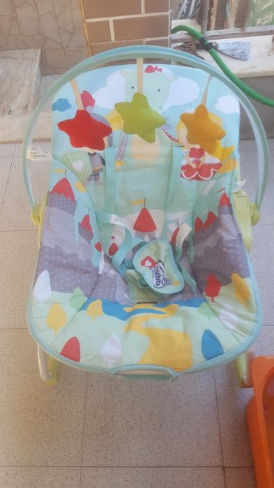 Espreguiçadeira  tanto  dá deitado  ou sentado  para bebés