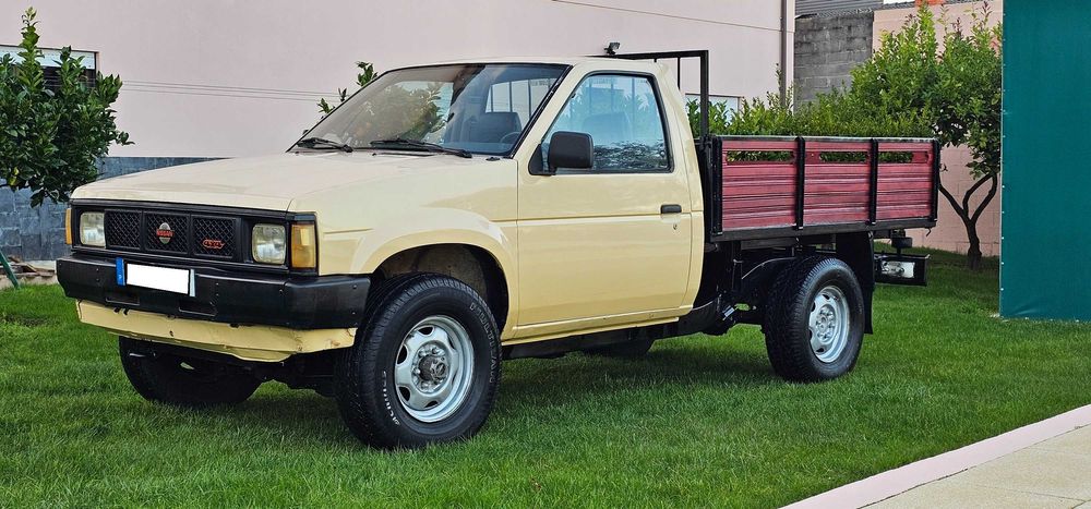 Nissan 4x4 caixa aberta direção assistida, três lugares