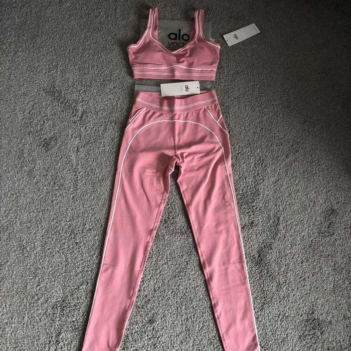 Komplet Alo Yoga Airbrush Heart Throb Candy Pink set / top + legginsy / Nowy
