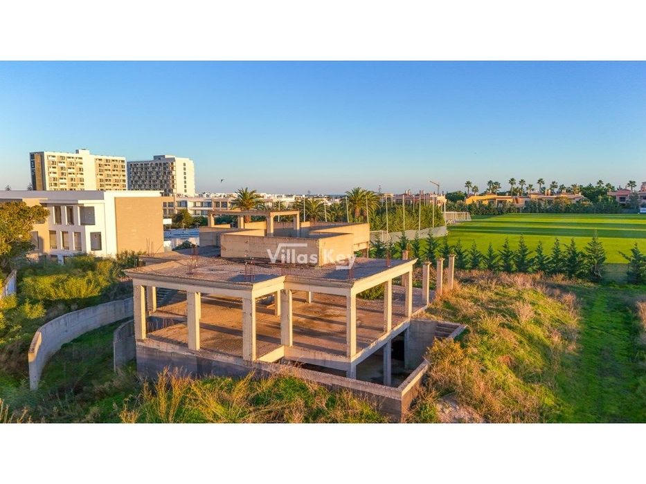 Lote para Moradia de 2 Plantas ao lado da praia em Lagos/Algarve/Po...