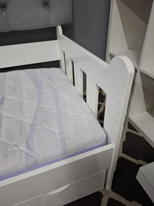 Łóżko dziecięce białe drewniane STASIU z szufladą + materac solidny