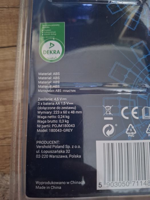 Nowa latarka z magnesem i bateriami