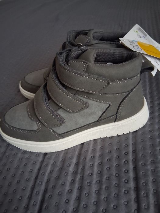 Nowe buty za kostkę 32 sneakersy Cleve na rzepy botki chłopięce jesień