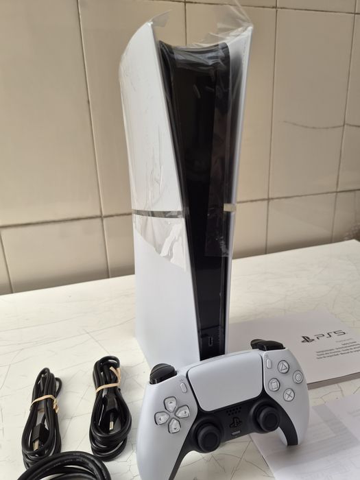 Ps5 slim Digital  + Comando  - Pode ser testada  !!