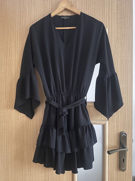 Czarna sukienka z gumka