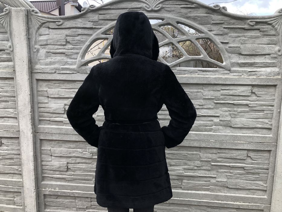 Шуба з мутону капюшон норковий