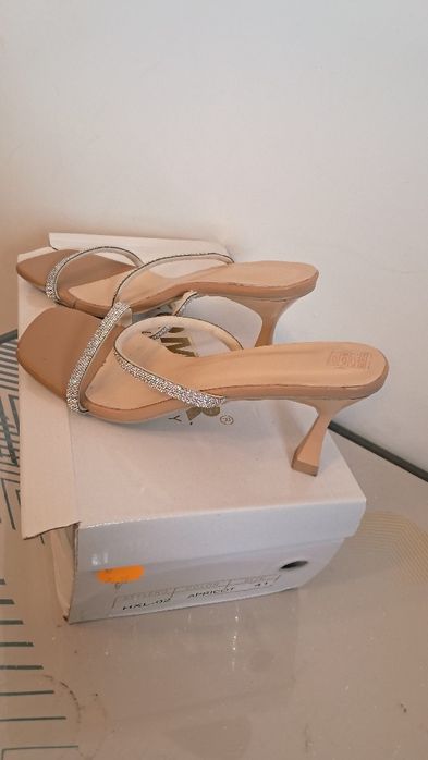 Klapki paseczki z cyrkoniami  na  małej szpilce