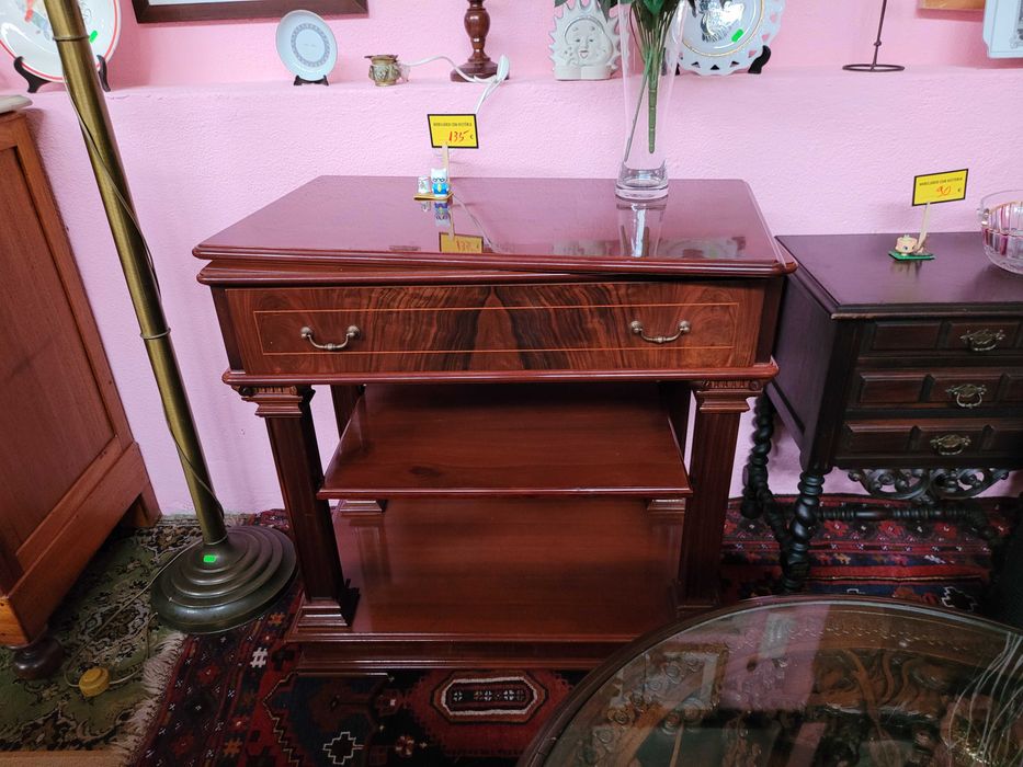 Móvel de apoio com tampo rotativo e prateleira deslizante - Mui