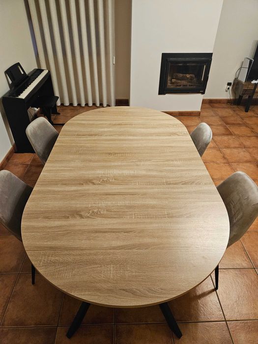 Mesa extensível com 4 cadeiras