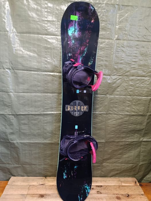 Nr 76 Deska snowboardowa Burton Dejavu  flying v 152 cm + wiązania EST