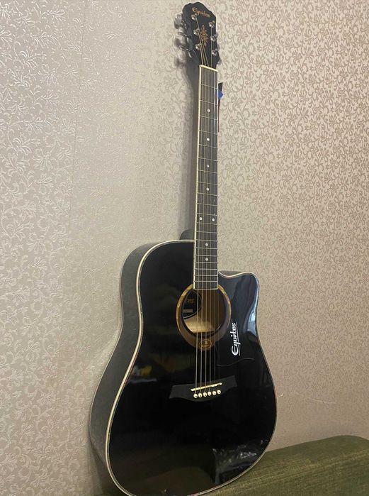 акустическая гитара черная глянцевая с пикгардом и анкером