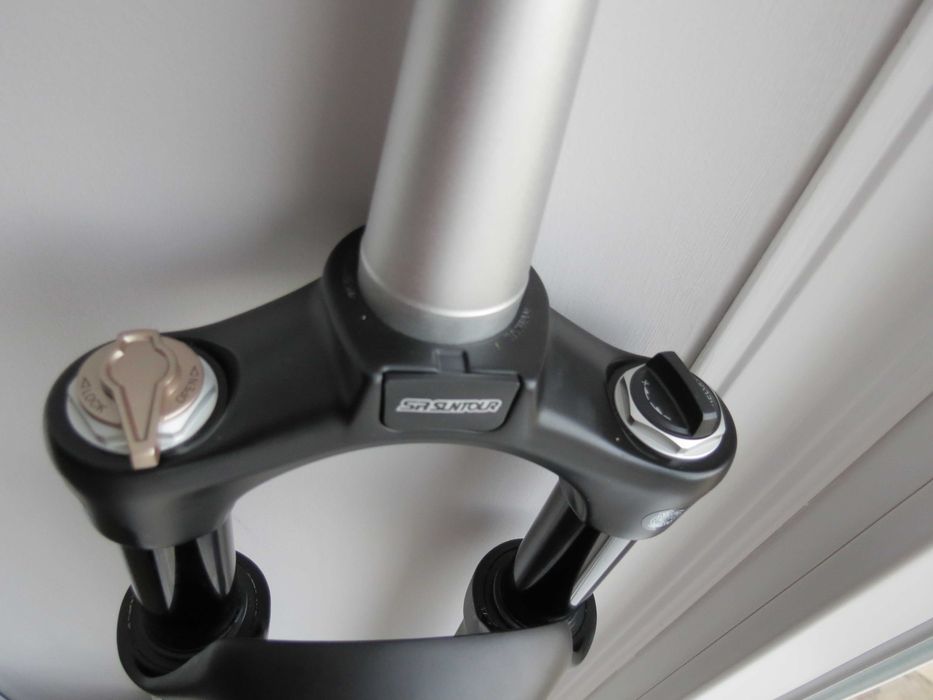 Вилка велосипеда с осью Sr Suntour SF18 MOBIE25 Coil Lo R DS матовая