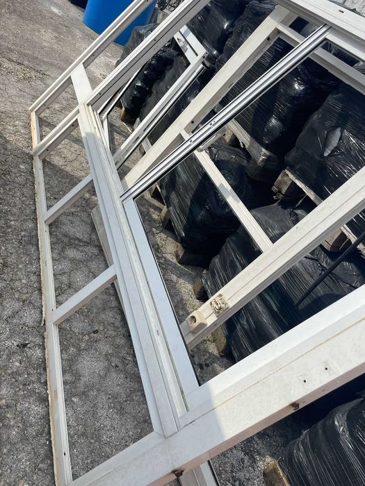 Estruturas de alumínio branco