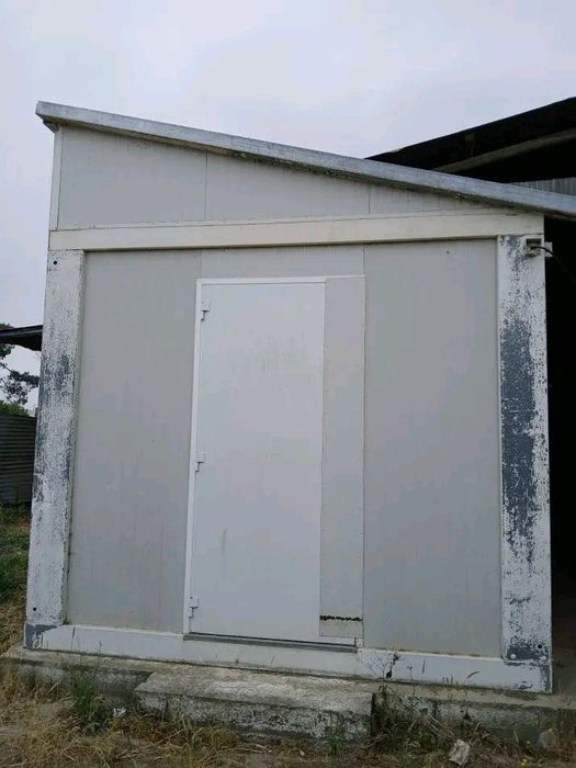 Contentor,com WC ,em bom estado