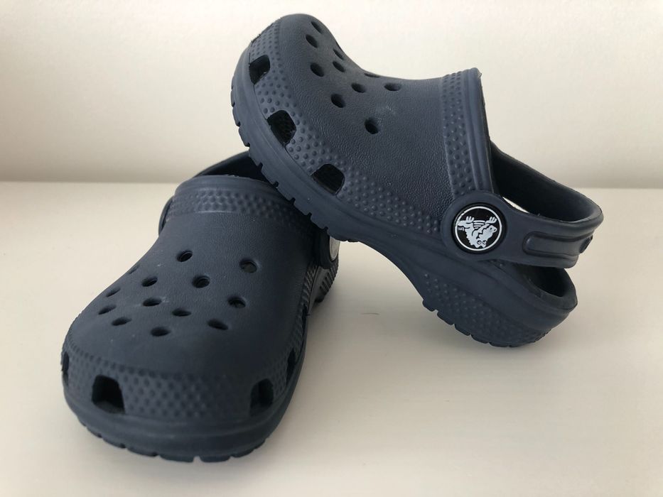 Crocs azuis tamanho 21