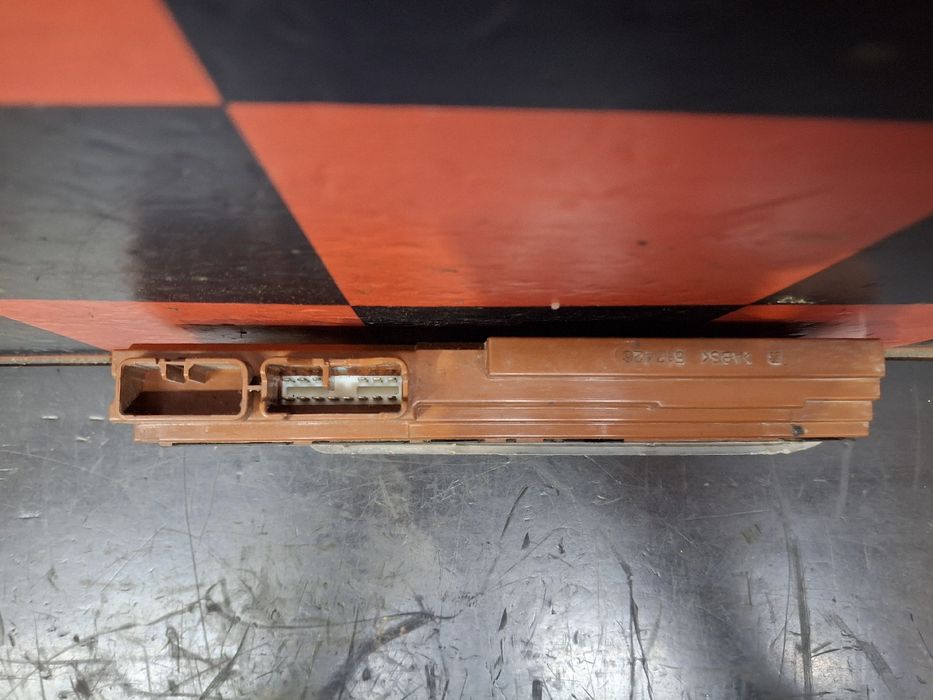 Comando / botão / interruptor vidros frente esquerdo MITSUBISHI Canter