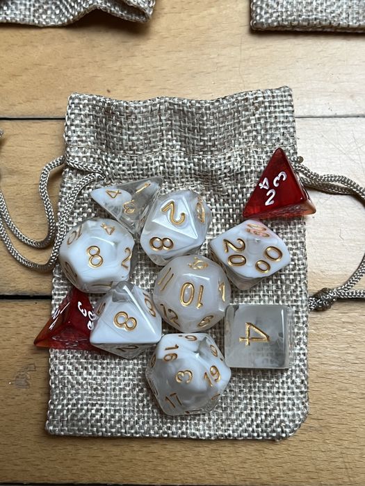 Дайси для гри в Підземелля і Дракони