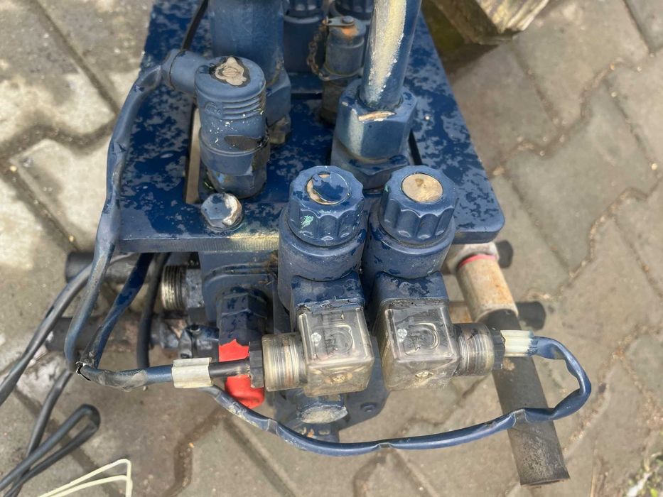 Rozdzielacz hydrauliczny REXROTH