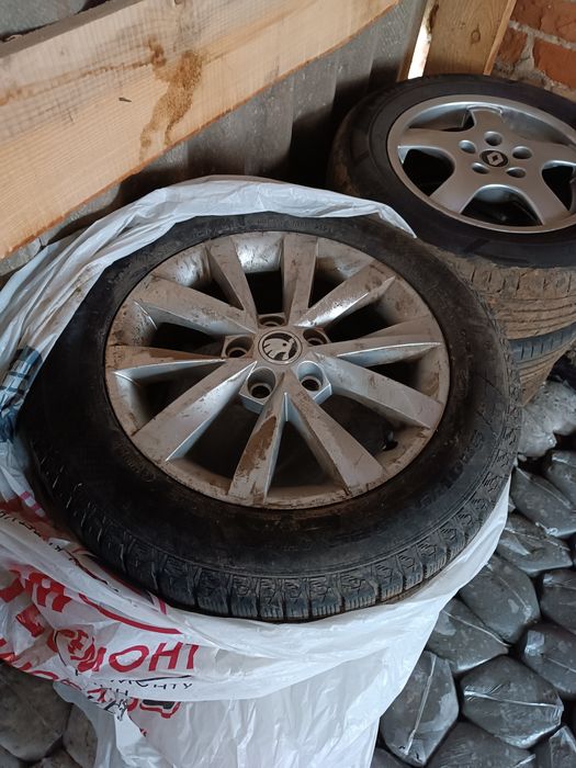 Продам титани з резиною R16