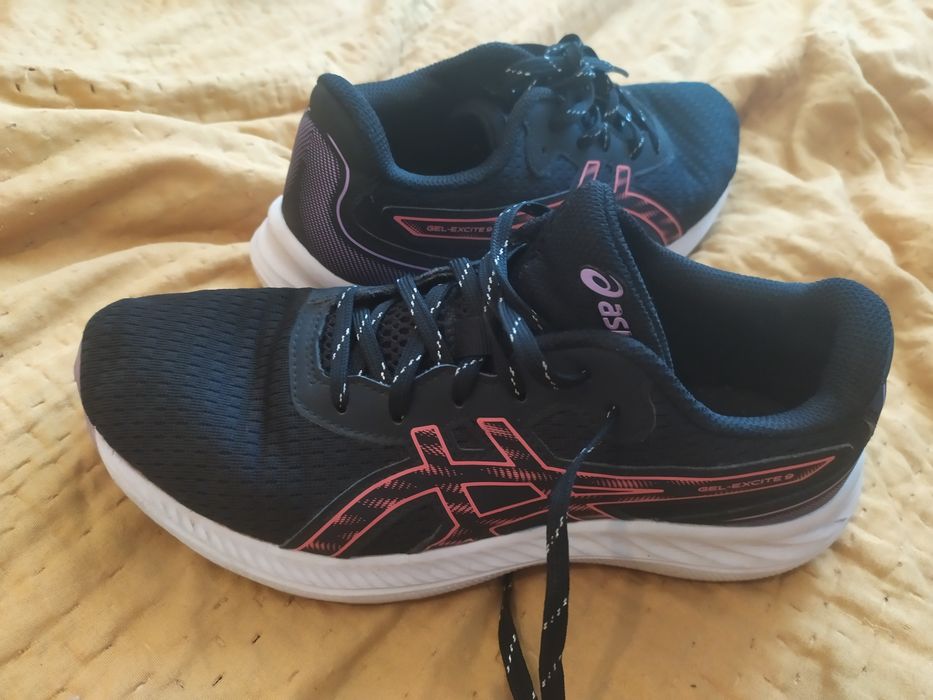 Buty Asics rozm 39 super stan  bardzo mało noszone