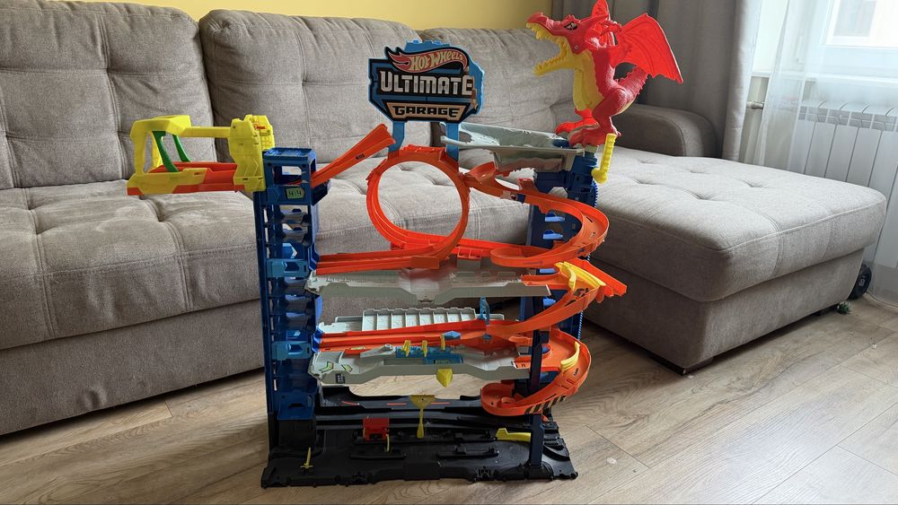 Трек Хот Вілс Легендарний гараж Hot Wheels City Ultimate Garage HKX48