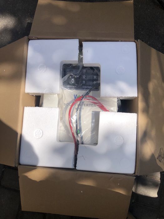 Інвертор Volt Polska Sinus PRO 2000S 24V 2000VA гібридний з MPPT