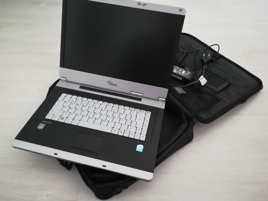 Portátil avariado com mala/pasta