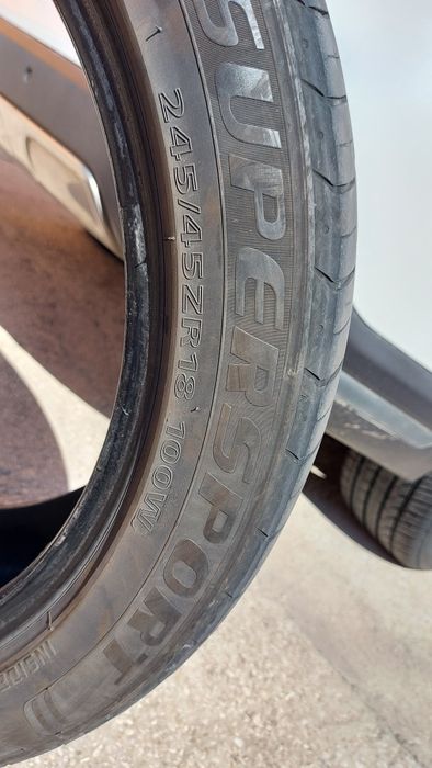 Pneu  245 45ZR18