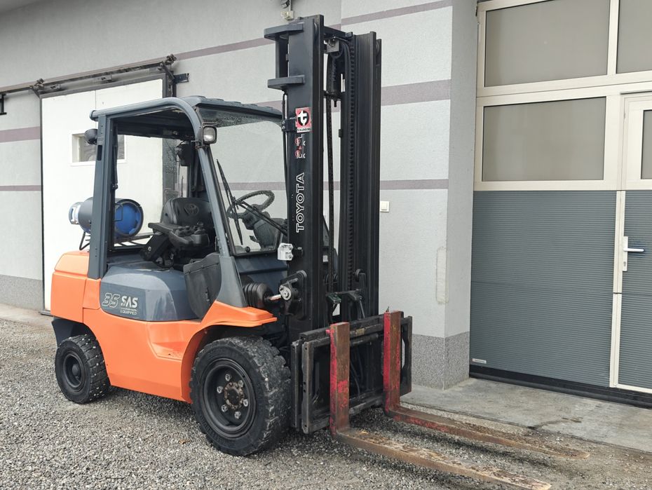 Wózek  widłowy Toyota 7FGJF35 3,5T Lpg 4 Sekcje 2006r Niski Przebieg