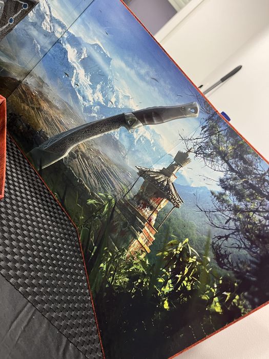 Edição de colecionador Far Cry 4 Kyrat Edition, com a estátua.
