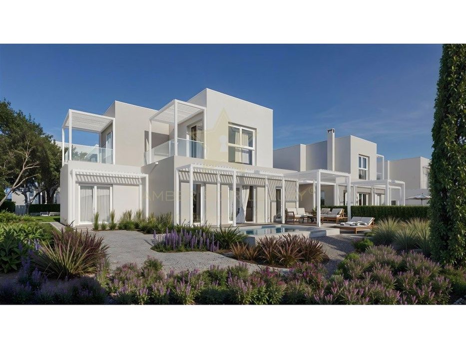 Moradia T2+1 com Piscina Privativa e Integração com o Campo de Golfe