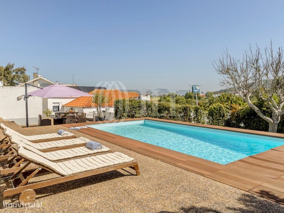 Moradia T7 com jardim e piscina em Loures, Lisboa