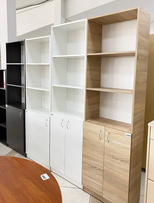 РОЗПРОДАЖ офісних меблів — шафи, крісла, столи та стелажі