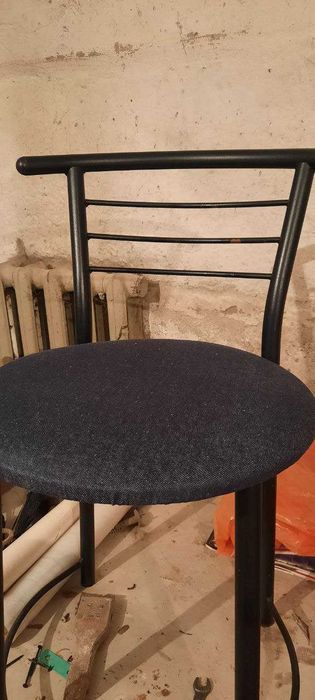 Продам металеві стільці 1500 грн