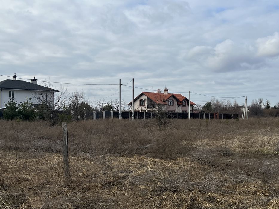 15 сот біля соснового лісу з ялинками с.Здорівка