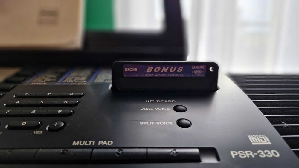 Yamaha PSR-330 + stojak + pokrowiec + książka GRATIS